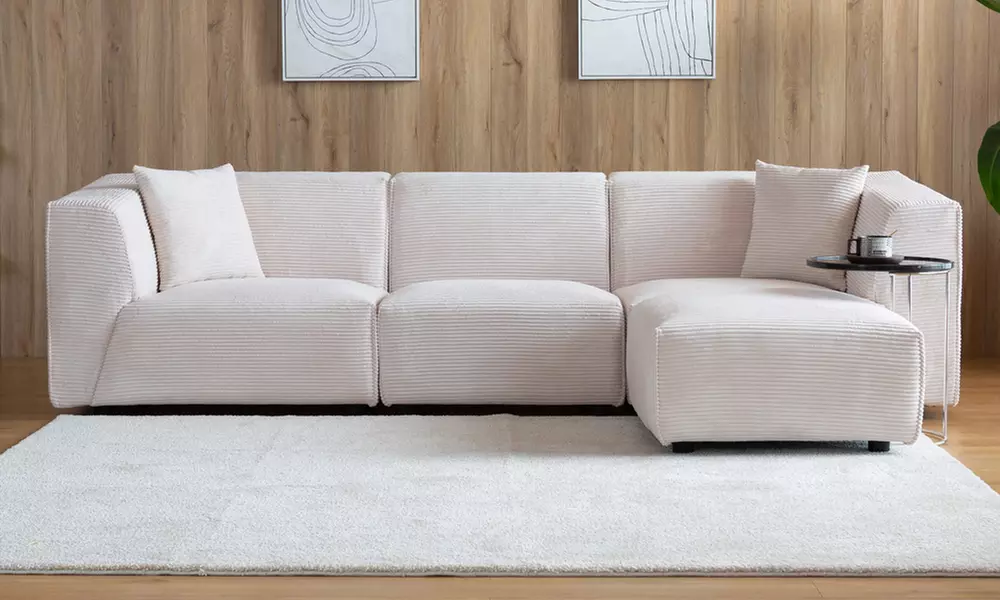 Canapé modulable 3 ou 4 places avec pouf en velours côtelé de Kocoon, coloris au choix, livraison offerte