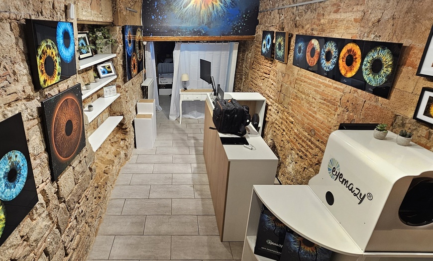 Image 14: Fotografía artística del iris del ojo con impresión en 15 x 20 cm