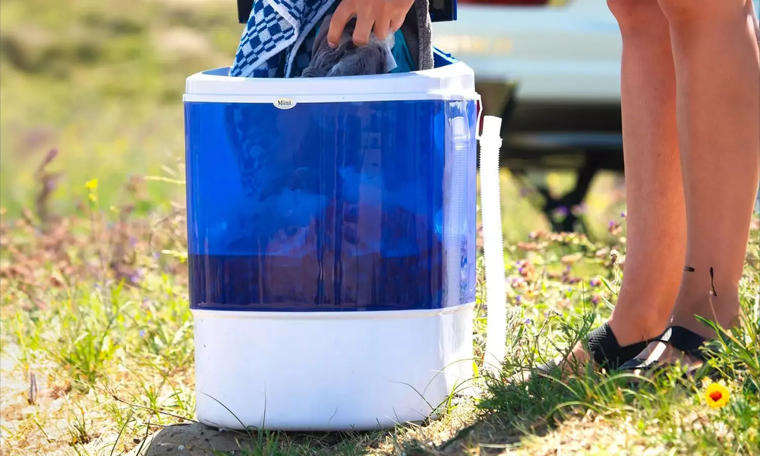 Halfautomatische of mini draagbare wasmachine van DCG Eltronic