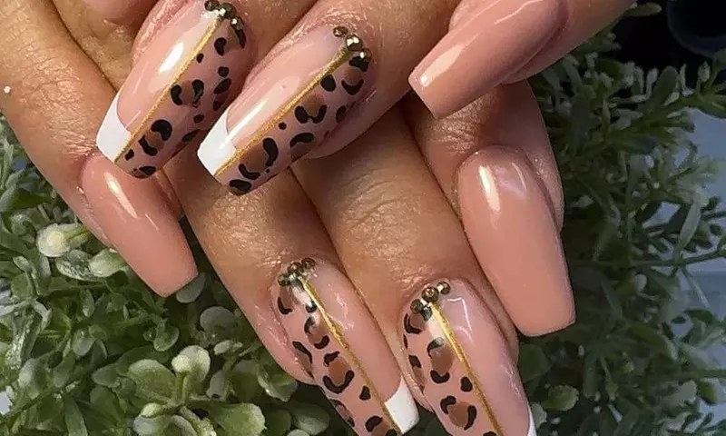 Manicura y/o pedicura con semipermanente y opción a acrílico