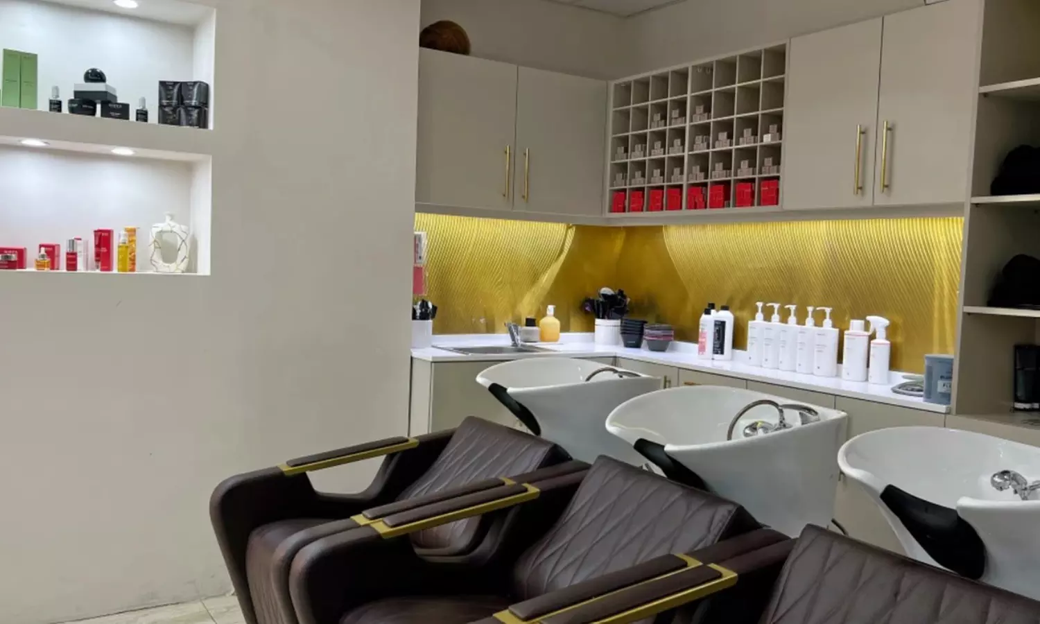 Haarschnitt, Ansatzfarbe oder intensive Repair-Haarkur für 1 Person