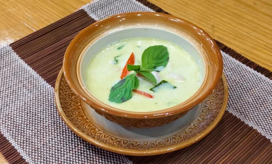 Image 4: ¡De viaje por Asia! Menú tailandés completo para 2 o 4 personas