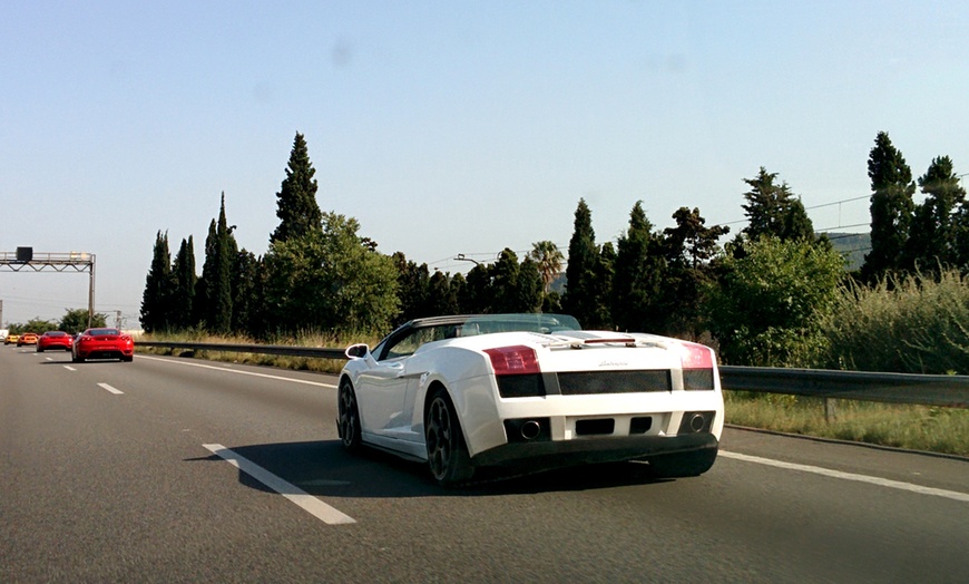 Image 3: Ruta de 7, 11 o 23 km en un Ferrari o un Lamborghini Gallardo para 1