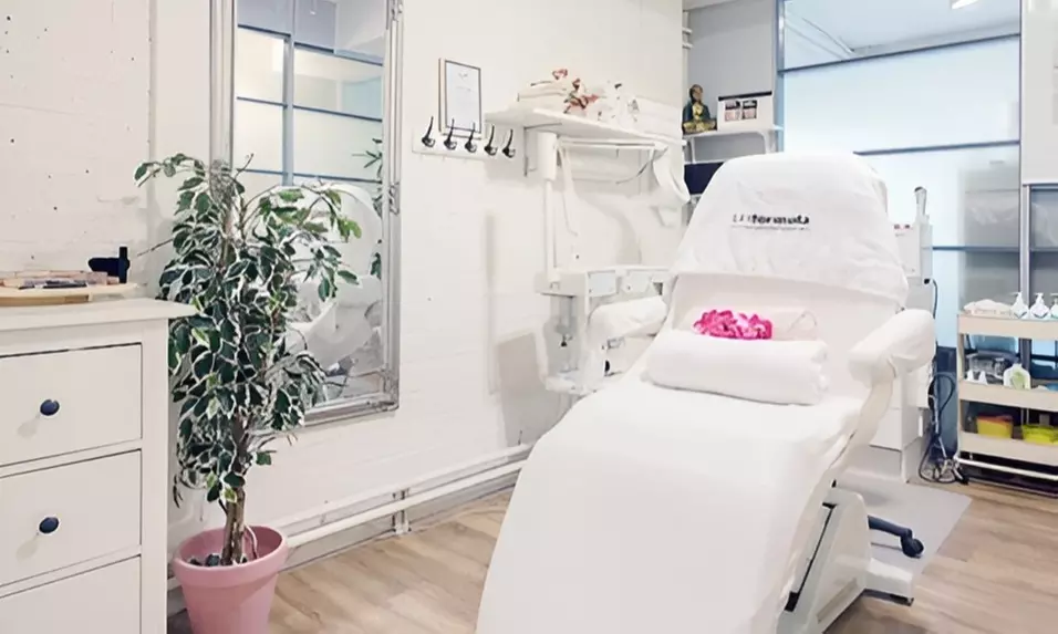 Niet-invasieve facelift-behandeling