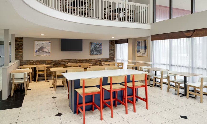 Image 9: Cozy Inn Near Grand Rapids Airport with Complimentary Breakfast