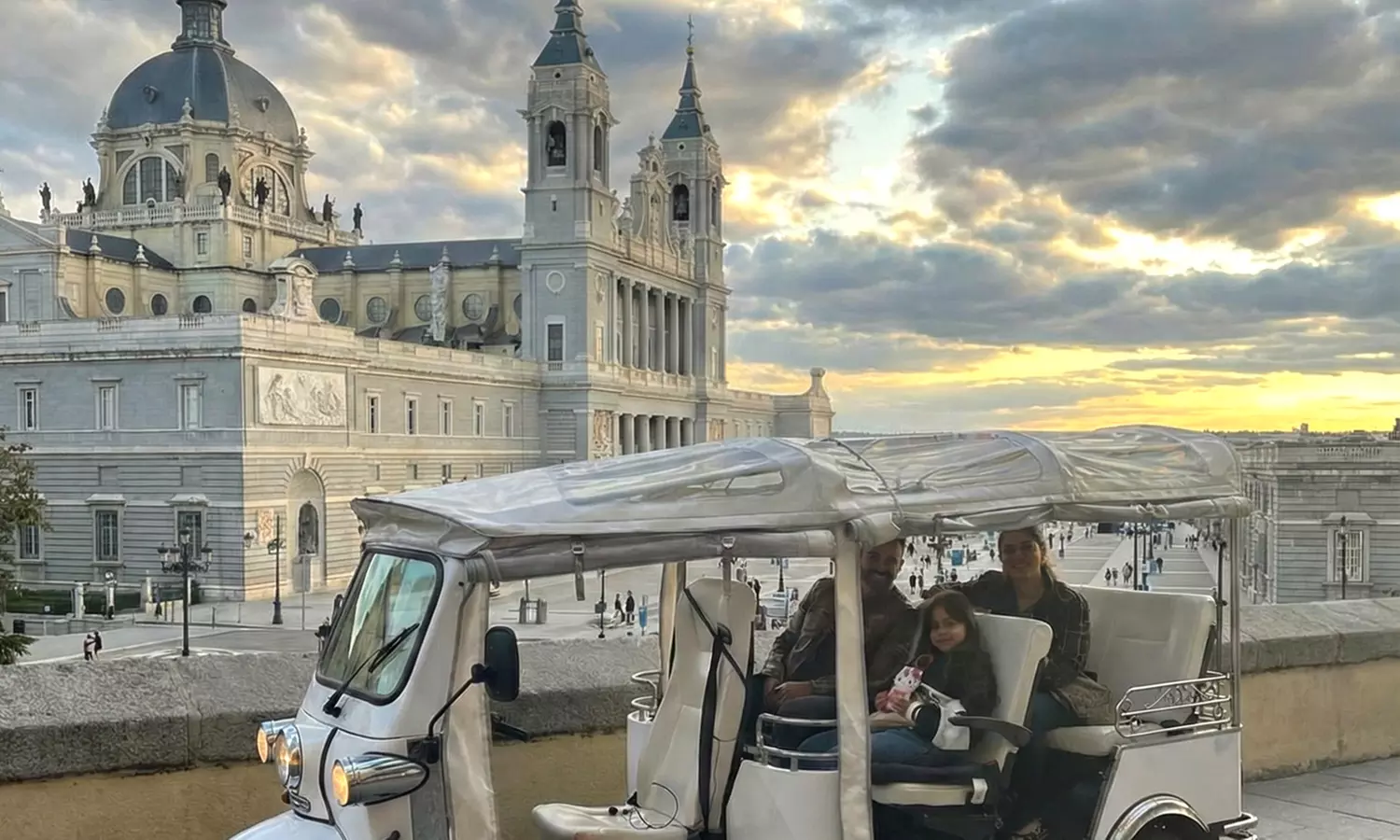 Tours en Tuk Tuk por Madrid para hasta 4 personas