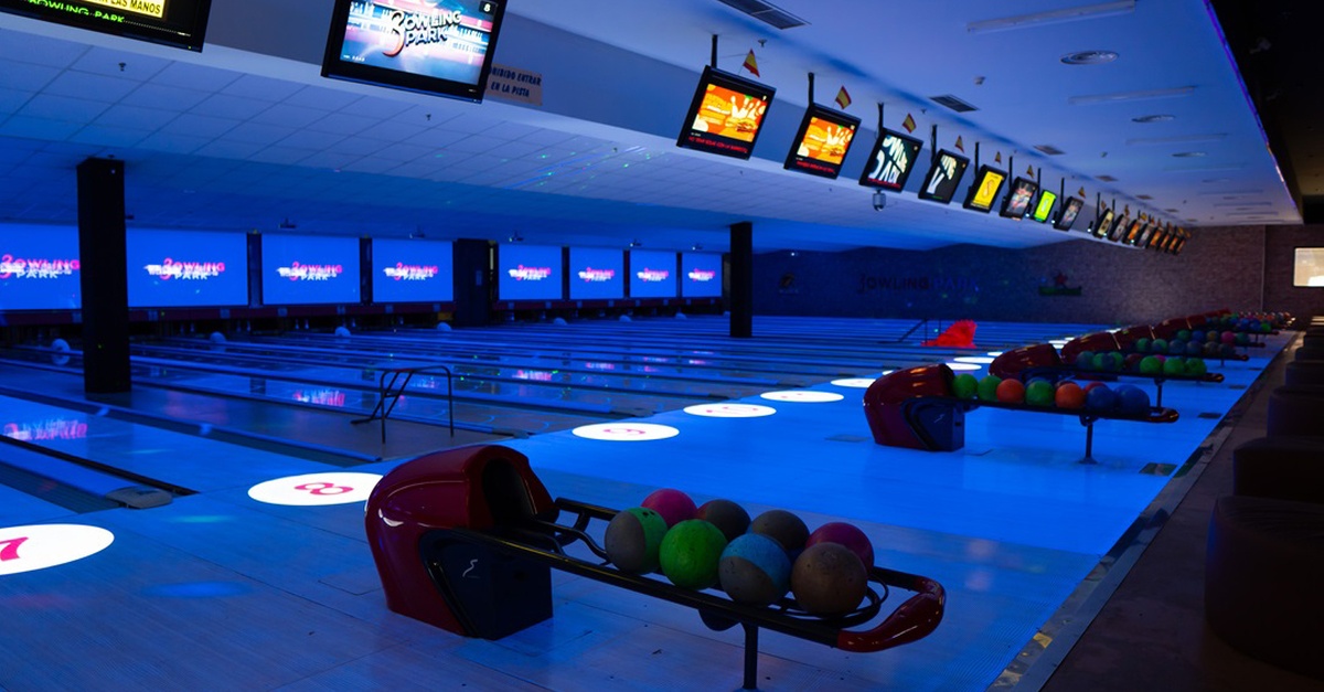 Oferta de 3 partidas de bolos con refresco en Bowling Park, Badajoz