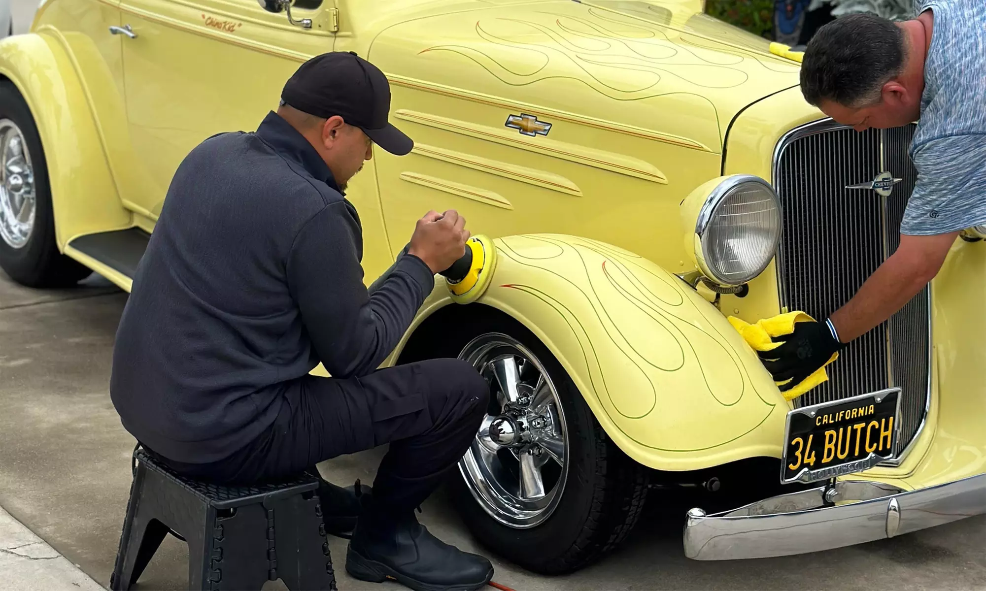 Ceramic Coating: Small - Mid-Sized or XL Vehicles (30 Hours) 