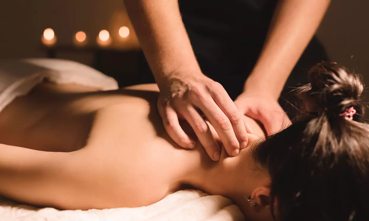 Modelage californien, soin du visage en option en solo ou duo (jusqu'à 32% de remise) - Primary Image