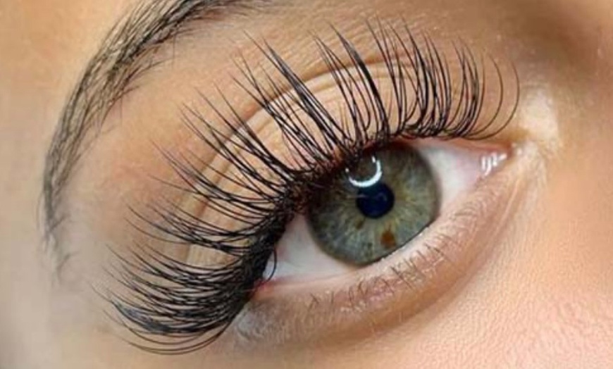 Image 2: Up to 46% Off on Eyelash Extensions at Allure Looks