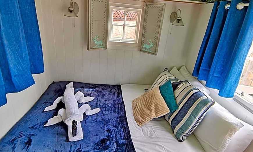 Image 7: Wiltshire Shepherd Hut: 2 Nights with Late Checkout