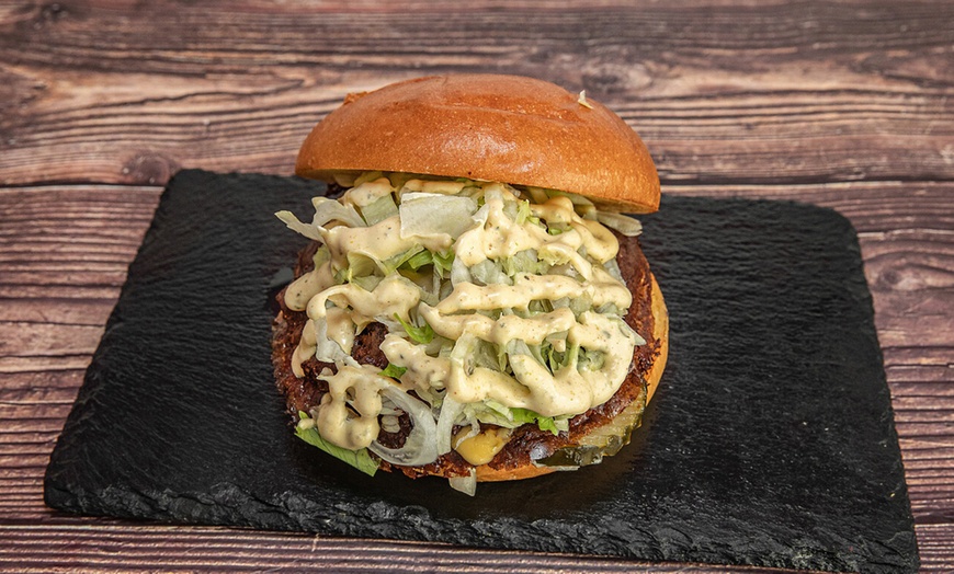 Image 16: Menú de hamburguesa con entrante, postre y bebida para 2 o 4 personas