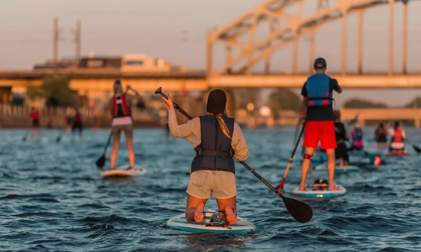 Amanecer o atardecer en una paddlesurf con brunch para 1 o 2 personas