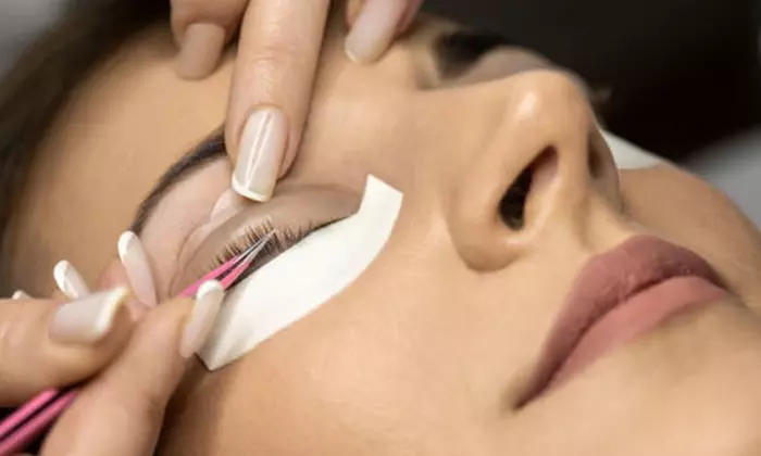 Lifting y tinte de pestañas en Harmony Esthetic and Spa