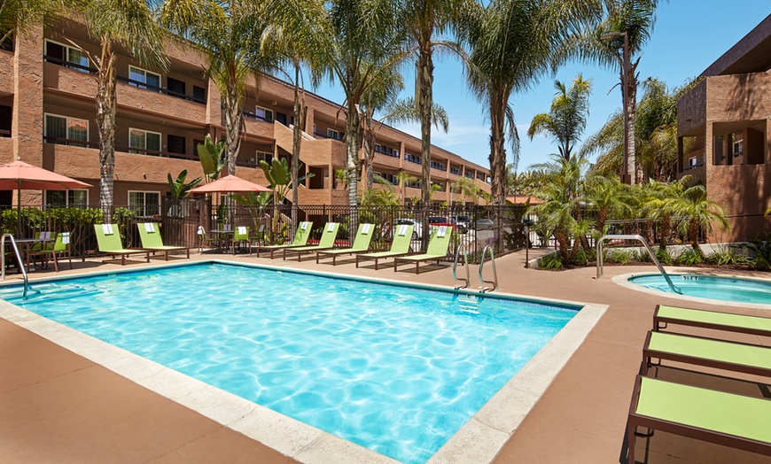 Image 9: Members Only: Charming Hotel in Mission Valley Near Zoo & SeaWorld