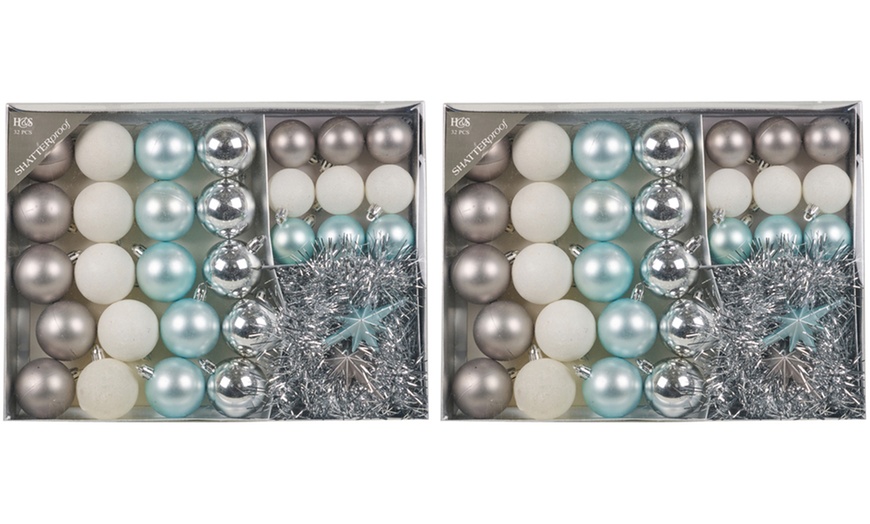 Image 15: 32-Piece Bauble Collection
