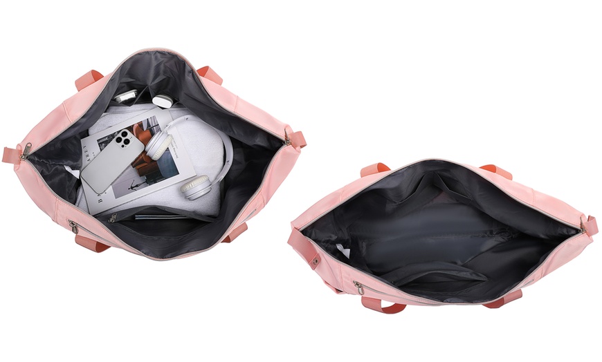 Image 23: Large Capacity Travel and Gym Duffel Bag