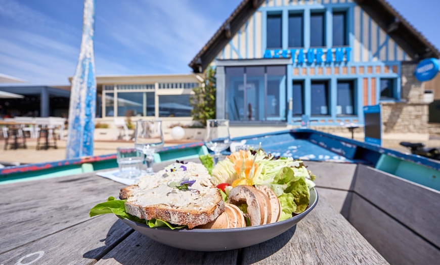 Image 5: Entrée, plat et dessert à la carte pour 2 ou 4 personnes