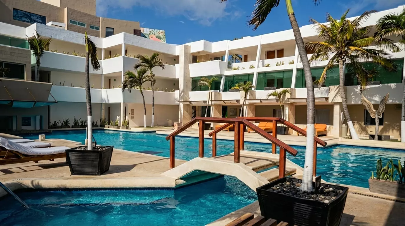 ✈ All-Incl. Paradise: 4 Nights at Flamingo Beach Resort Cancún