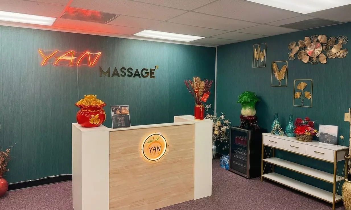 Deluxe Body Massage with Hot Stone or Aromatherapy & Lavender Oil