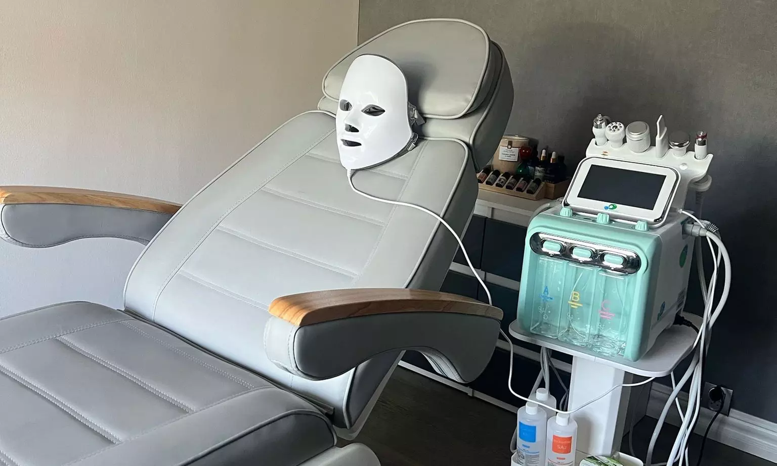 4 zabiegi liposukcji ultradźwiękowej na brzuch, uda i pośladki w Masaż SPA Katowice Fredry (do -81%)