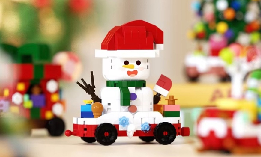 Image 4: Kit de micro-briques thème Noël - Le train festif (1638 pièces)