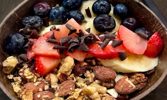 Date un festín con un brunch con platos salados y dulces en Succu