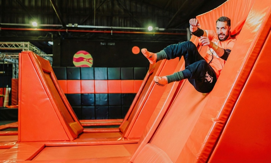 Image 4: 60 minutos de acceso a parque de saltos para 1, 2 o 4 personas