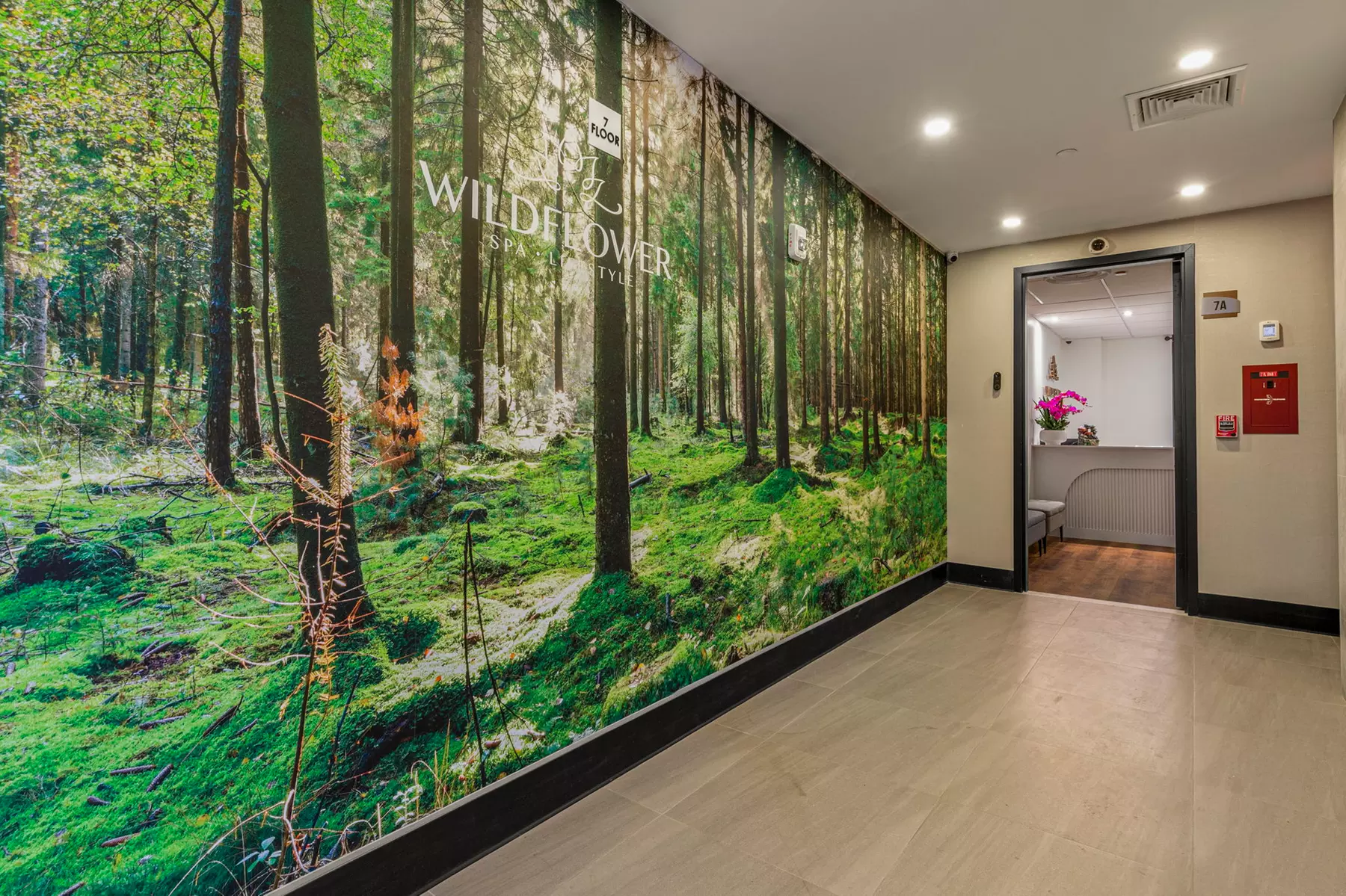 30-Min Body / Foot Massage & Choice of 60-Min Facial for 1 or 2 People