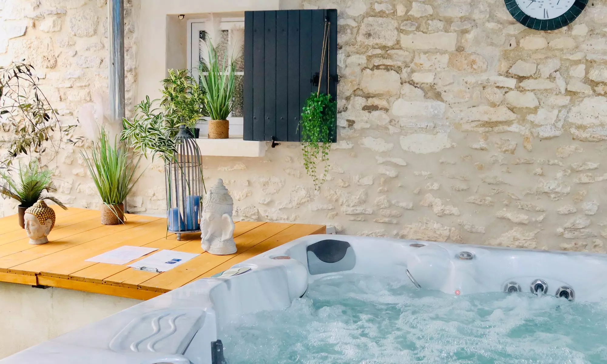 Évasion spa privatisée avec bain à remous, hammam et modelage