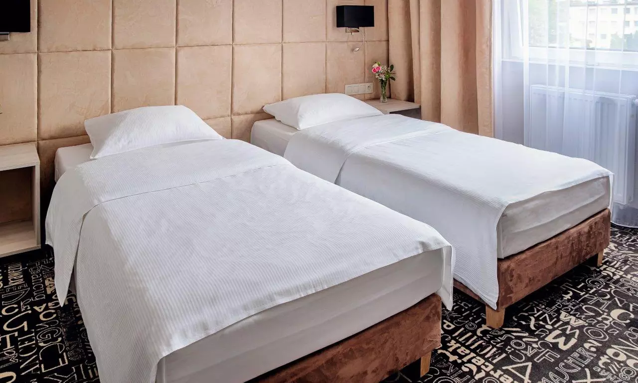 Raszyn k. Warszawy: pokój 2-os. z wyżywieniem, basenem i więcej