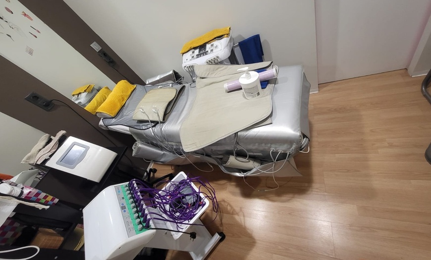 Image 2: Presoterapia corporal con masaje drenante y efecto reductor