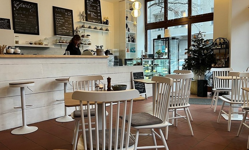 Image 4: Veganer Black/Red Burger inkl. Saft oder Schorle für 1 oder 2 Personen