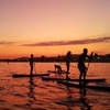 Image 1: Amanecer, atardecer o bautizo en paddlesurf con instructor para 1 o 2