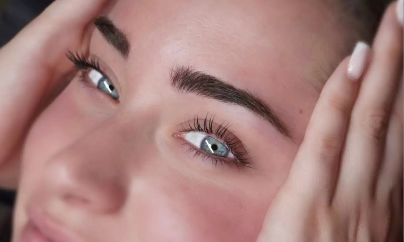 Sesión de microblading de cejas pelo a pelo con opción a retoque