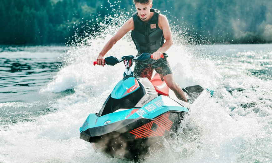 Image 9: Hasta 17% de dto. en Alquiler de motos acuáticas en Limit Boat Rental