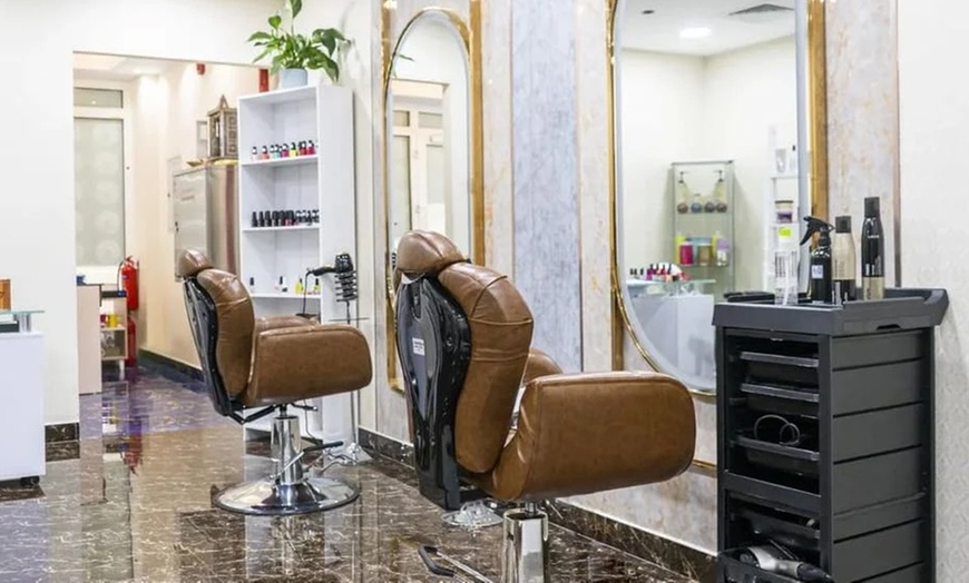 Image 3: Beauty Gift Voucher with AED 100, 200, or 400 on Premium Services