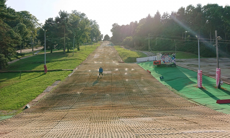 Image 2: One-Hour Ski Taster Lesson