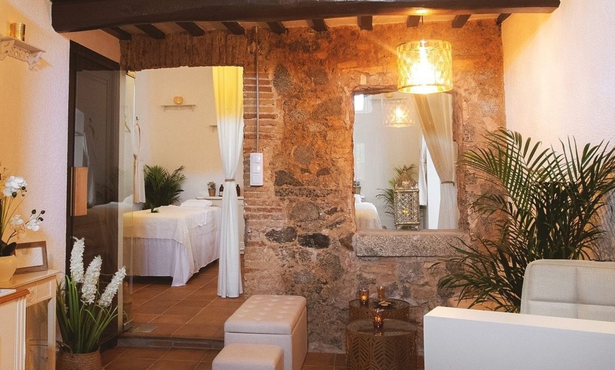 Image 16: Masaje con técnica a elegir o ritual Alella Essence en pareja