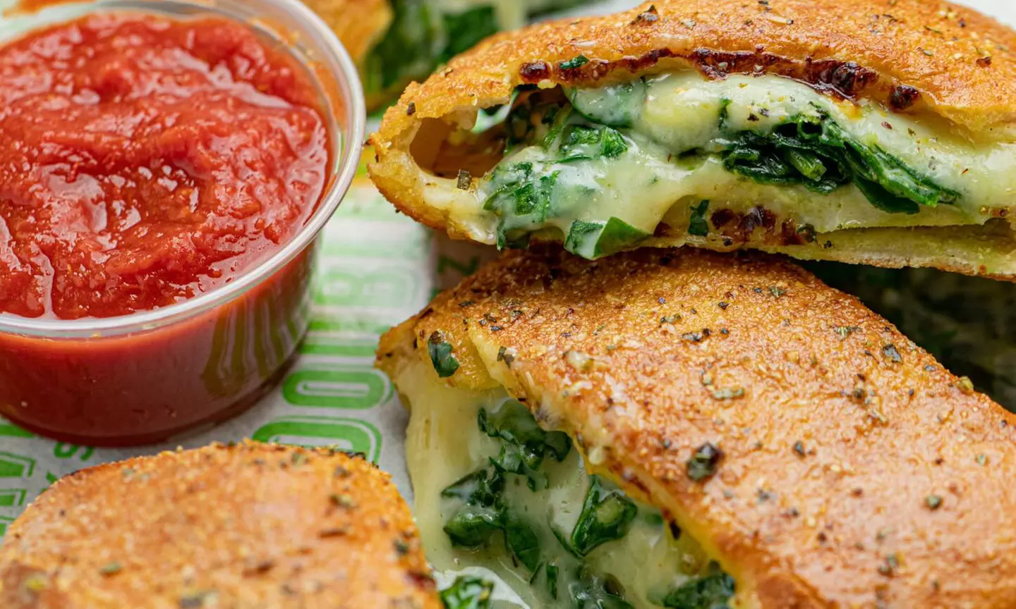 Virtual Golf Simulation & Pizza Party - DoubleDave’s Pizzaworks