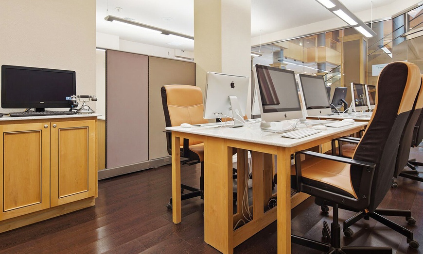 Image 12: Member-Only Deal: Steps from shopping, dining, & Orlando theme parks