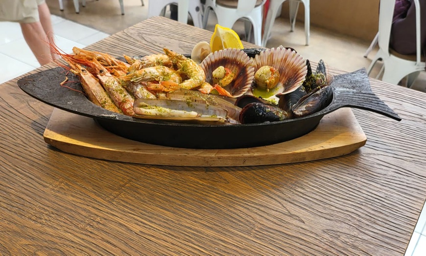 Image 3: ¡Menú de arroz con bogavante para 2 o 4 con opción a botella de vino!