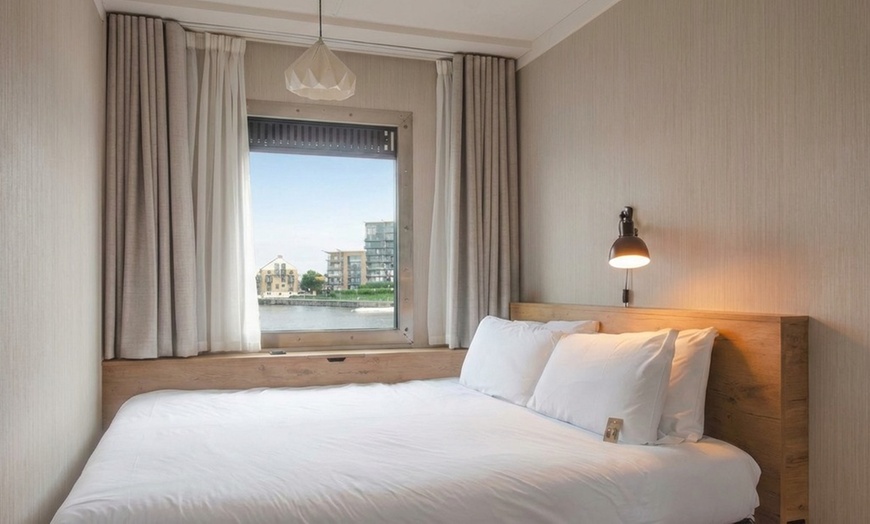 Image 7: London: Waterfront Floating Hotel Stay for 2