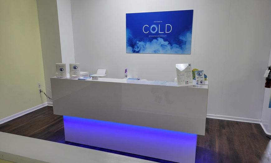 Image 2: Facelift Massage, Scrub, and Waxing Combo for Full Refresh
