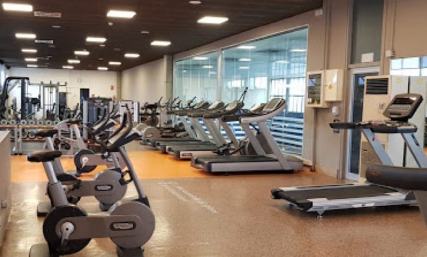 Image 11: 1 mes de acceso a gimnasio Eurofitness a elegir con matrícula y seguro