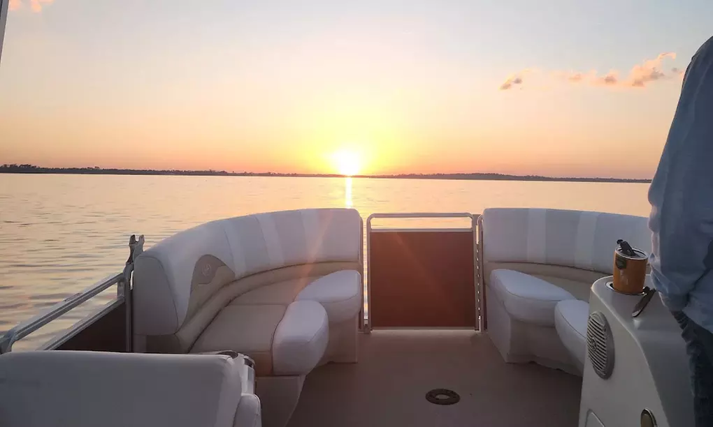 Enjoy a 2 or 4-Hr Pontoon Boat Rental for Up to 10(Mon-Fri)/ (Fri-Sun)