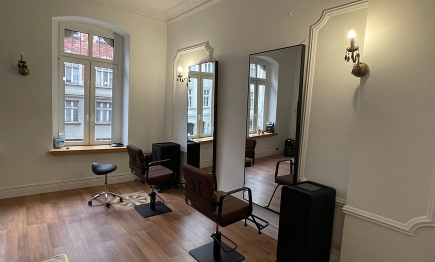 Image 7: Strzyżenie męski i damskie, regeneracja włosów lub koloryzacja