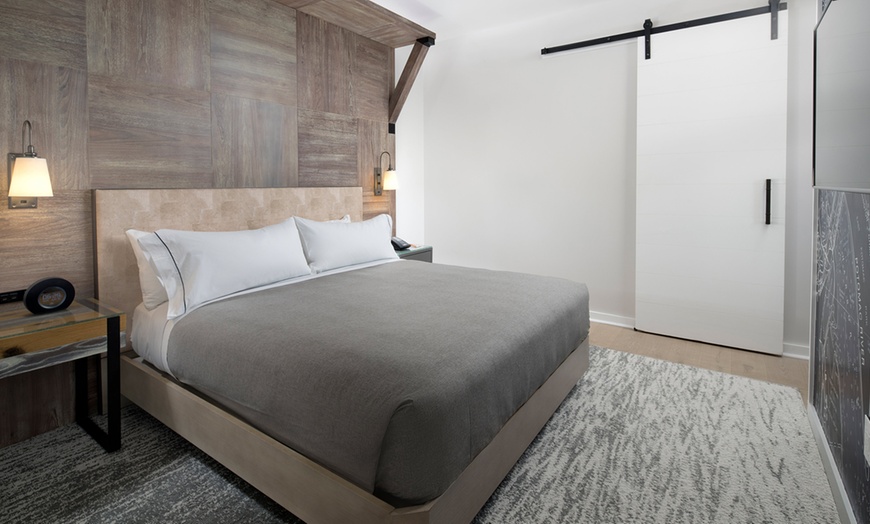 Image 3: Boutique Hotel with Stunning Potomac Views and Central Location