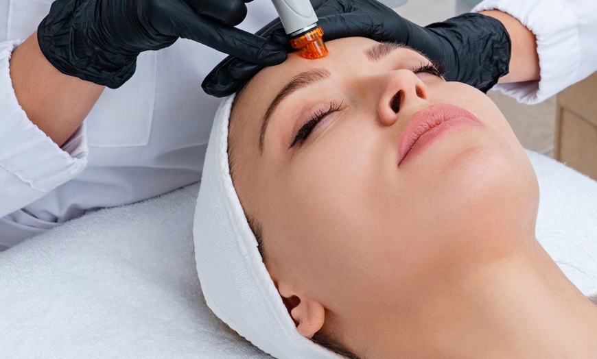 Image 2: 40- Or 60-Min Hydra Facial w/ Vitamin C, Anti Agin Men/Women