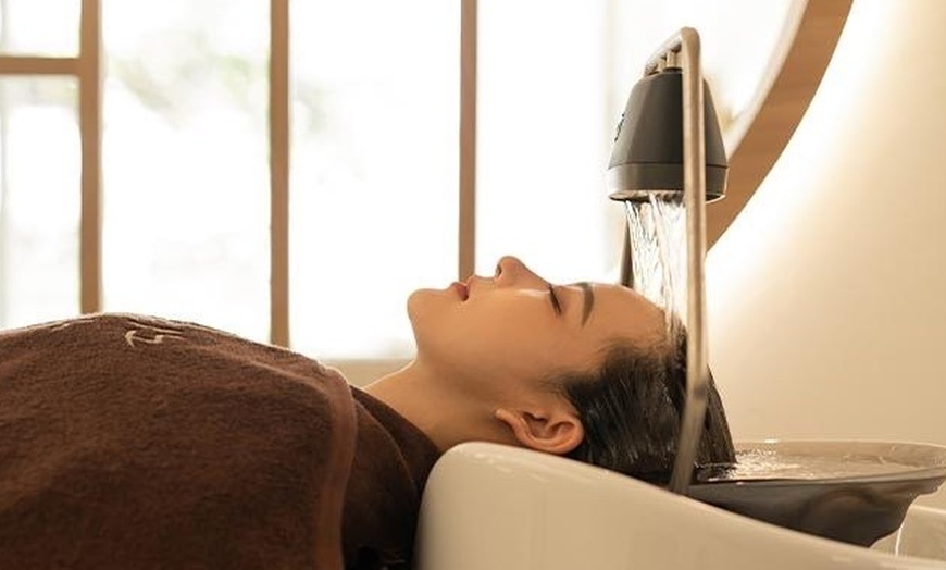 Image 2: Head spa capilar coreano detox o prémium con bebida de cortesía